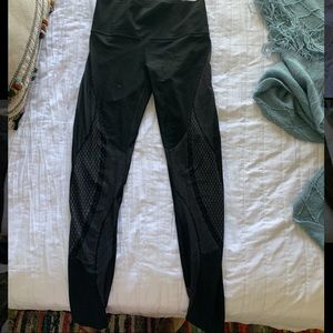 Lulu lemon black leggings with white pattern